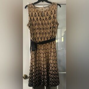 Haani Tan‎ and Black Geometric Midi Dress